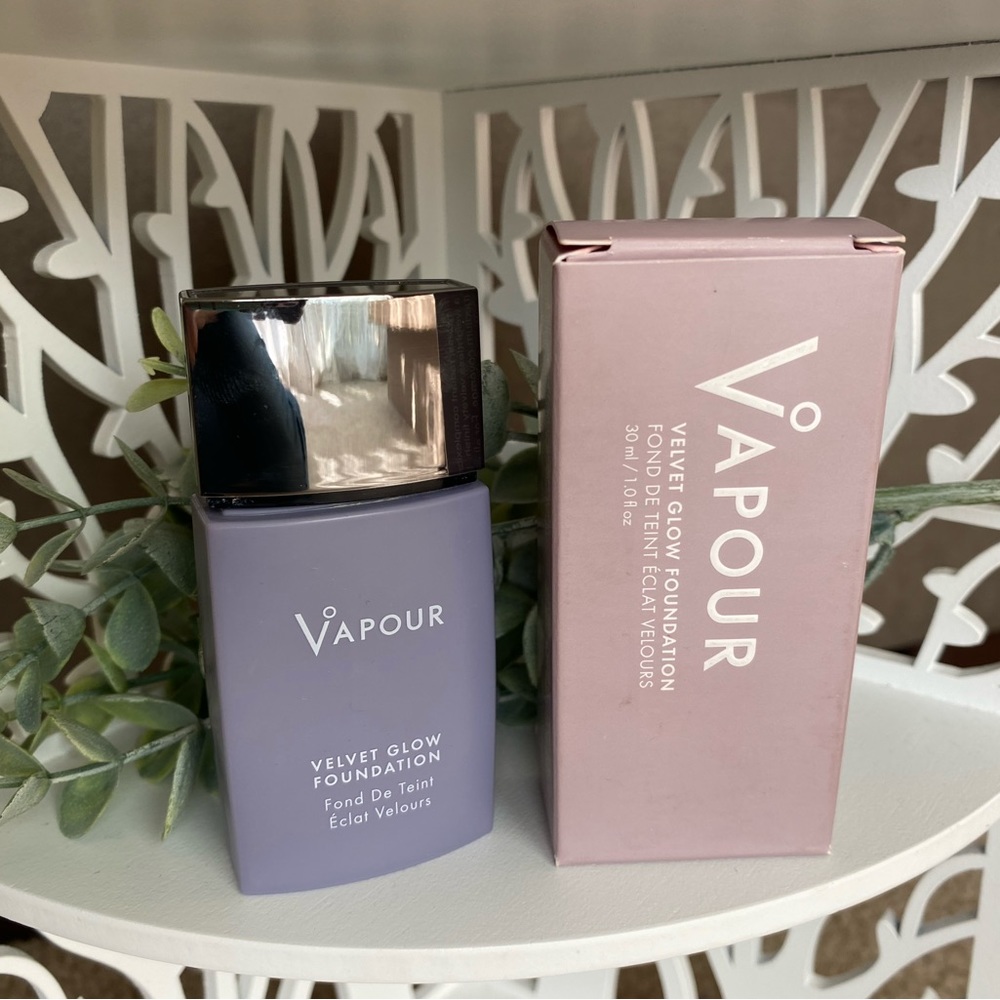 Vapour Velvet Glow Foundation 090V